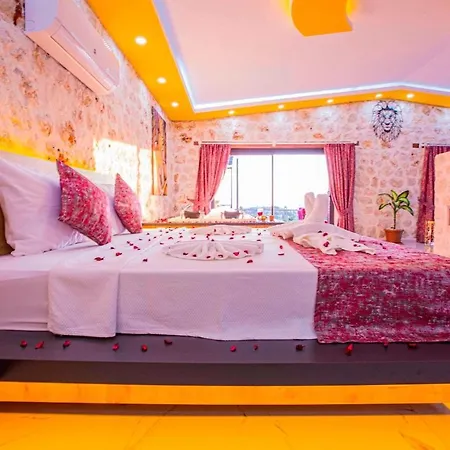 Mira Queen Kaş